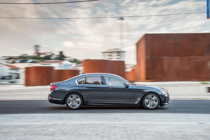 2016 BMW 730d - фотография 17 из 102
