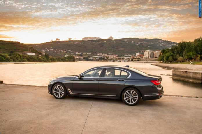 2016 BMW 730d - фотография 19 из 102