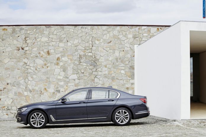 2016 BMW 730d - фотография 23 из 102