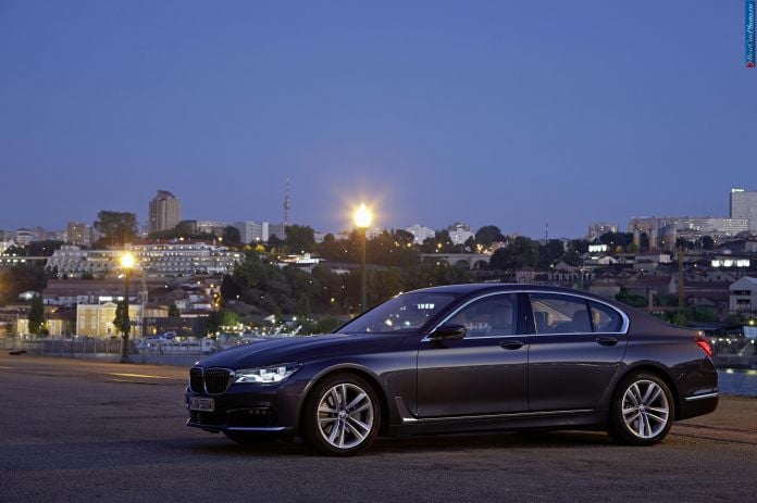 2016 BMW 730d - фотография 30 из 102