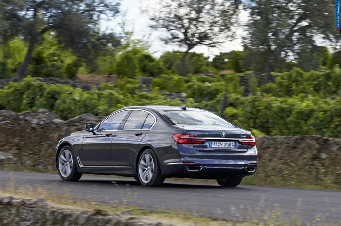 2016 BMW 730d - фотография 31 из 102