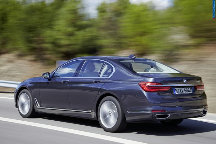2016 BMW 730d - фотография 33 из 102