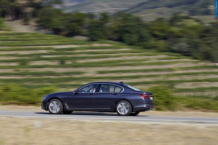 2016 BMW 730d - фотография 44 из 102