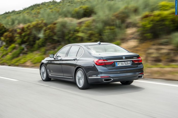 2016 BMW 730d - фотография 57 из 102