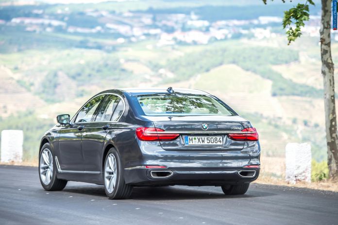 2016 BMW 730d - фотография 59 из 102