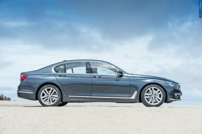 2016 BMW 730d - фотография 64 из 102