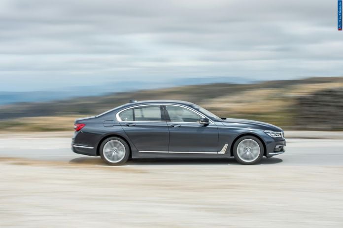 2016 BMW 730d - фотография 66 из 102