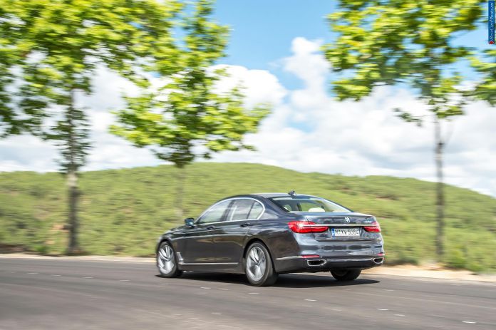 2016 BMW 730d - фотография 69 из 102