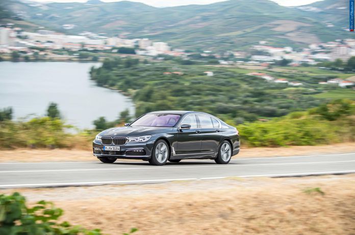 2016 BMW 730d - фотография 73 из 102