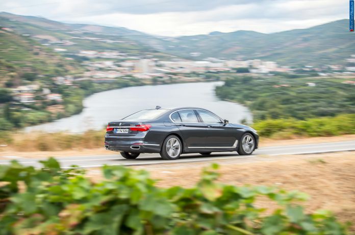 2016 BMW 730d - фотография 75 из 102