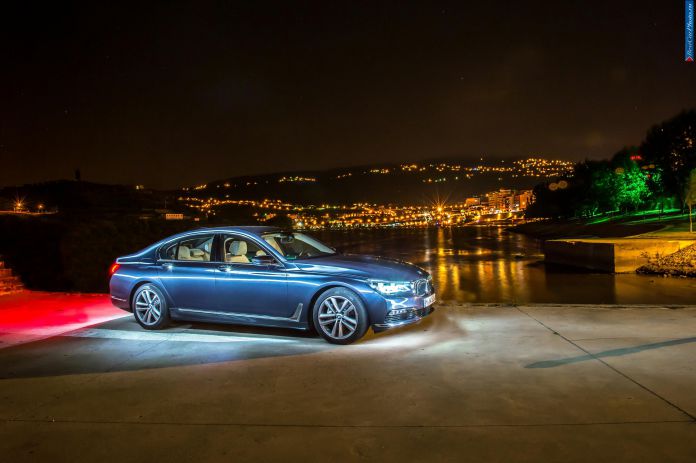 2016 BMW 730d - фотография 79 из 102