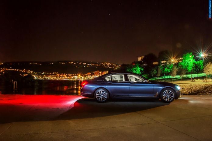 2016 BMW 730d - фотография 80 из 102