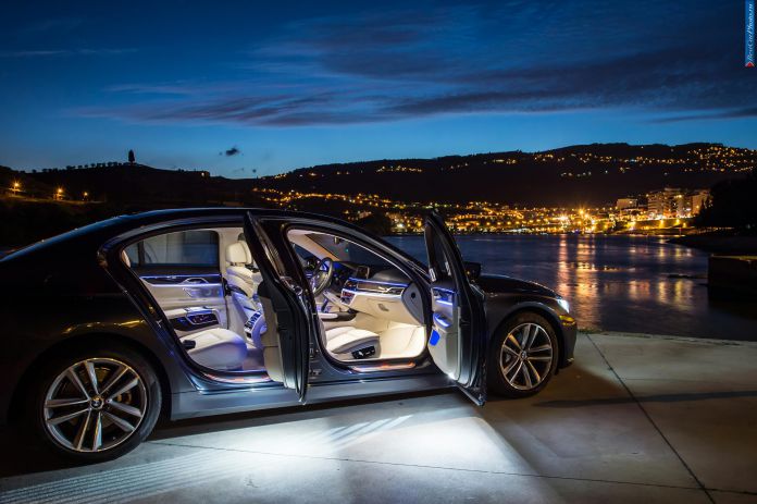 2016 BMW 730d - фотография 82 из 102