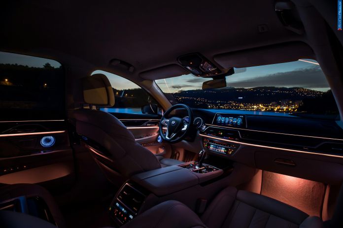 2016 BMW 730d - фотография 83 из 102