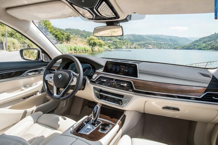 2016 BMW 730d - фотография 94 из 102