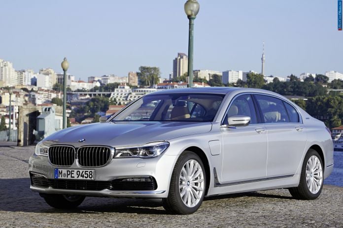 2016 BMW 740le - фотография 3 из 29