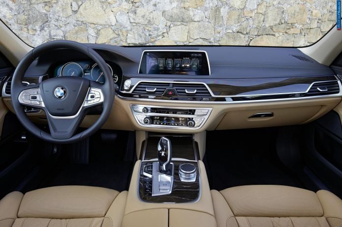 2016 BMW 740le - фотография 18 из 29