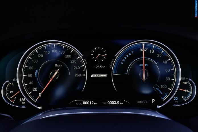 2016 BMW 740le - фотография 24 из 29 2016 BMW 740le - фотография 24 из 29