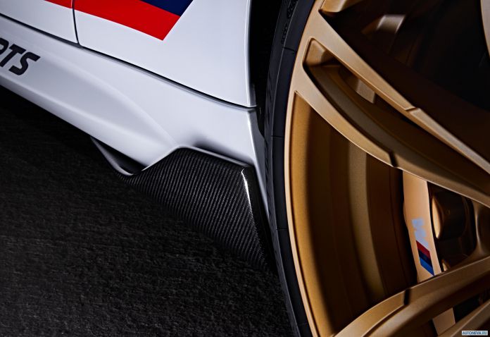 2016 BMW M4 MotoGP Safety Car - фотография 10 из 14