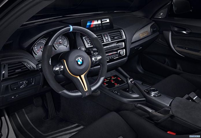 2016 BMW M4 MotoGP Safety Car - фотография 13 из 14