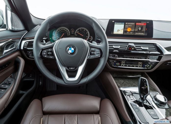 2017 BMW 5-series - фотография 145 из 255
