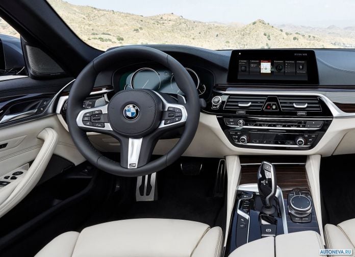 2017 BMW 5-series - фотография 146 из 255
