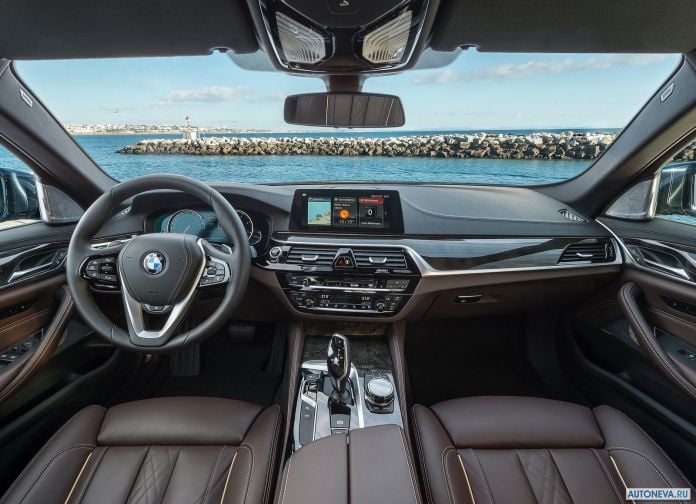 2017 BMW 5-series - фотография 150 из 255