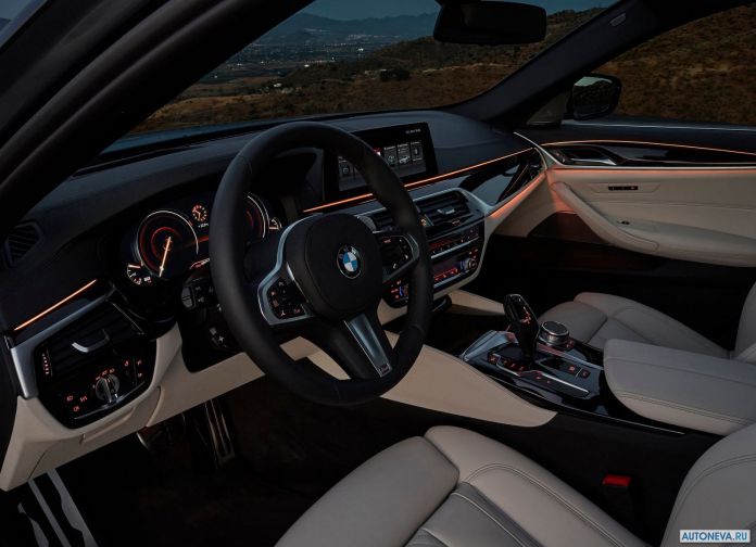2017 BMW 5-series - фотография 158 из 255