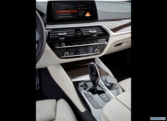 2017 BMW 5-series - фотография 233 из 255