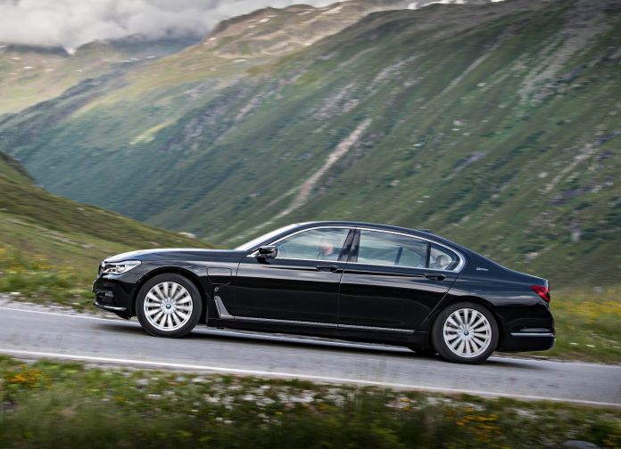 2017 BMW 740Le XDrive iPerformance - фотография 17 из 36