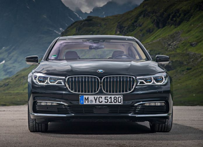2017 BMW 740Le XDrive iPerformance - фотография 23 из 36 2017 BMW 740Le XDrive iPerformance - фотография 23 из 36