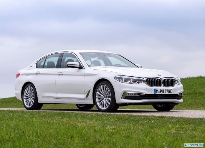 2018 BMW 530e iPerformance - фотография 2 из 12