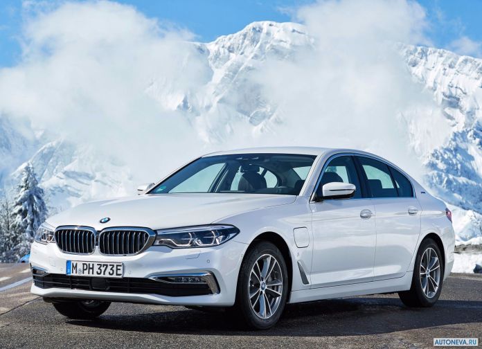 2018 BMW 530e iPerformance - фотография 3 из 12