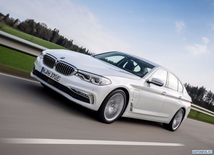 2018 BMW 530e iPerformance - фотография 7 из 12