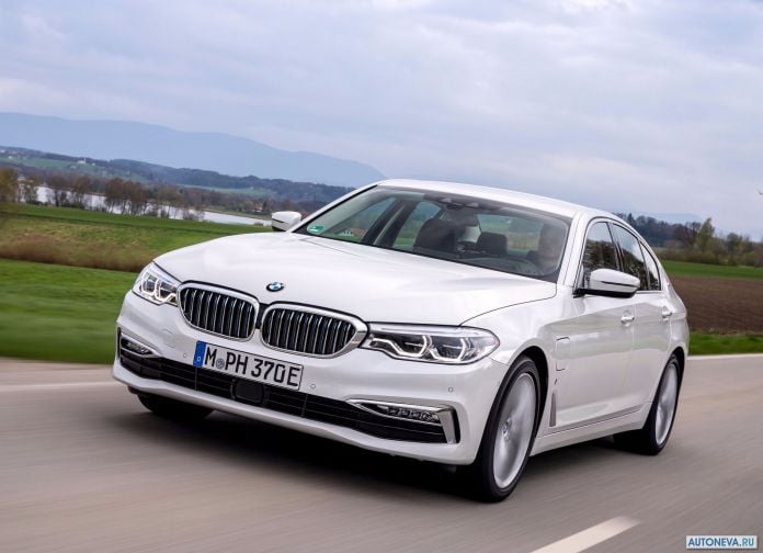 2018 BMW 530e iPerformance - фотография 9 из 12 2018 BMW 530e iPerformance - фотография 9 из 12