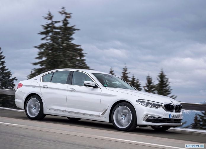2018 BMW 530e iPerformance - фотография 10 из 12 2018 BMW 530e iPerformance - фотография 10 из 12