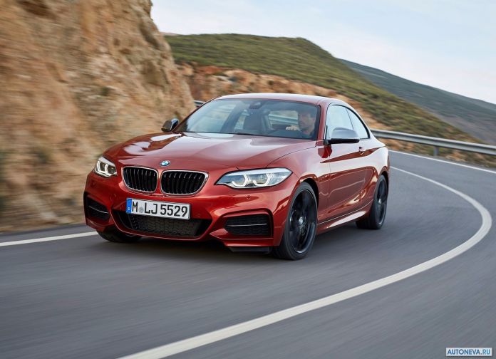 2018 BMW M240i Coupe - фотография 9 из 36