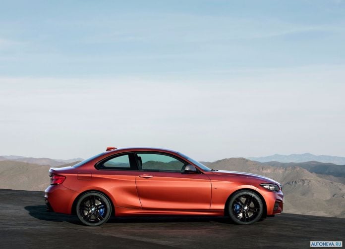 2018 BMW M240i Coupe - фотография 12 из 36