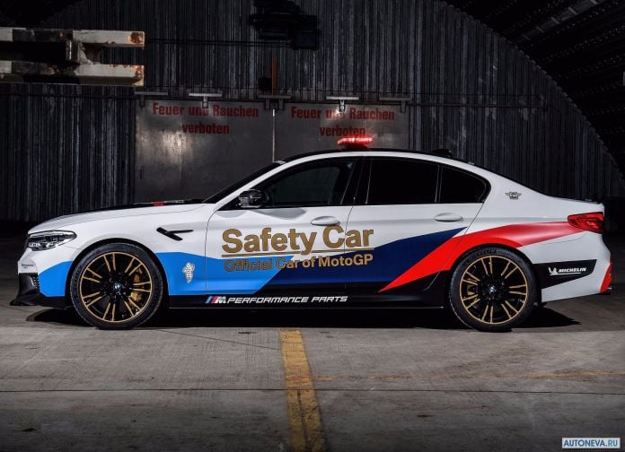 2018 BMW M5 MotoGP Safety Car - фотография 8 из 42