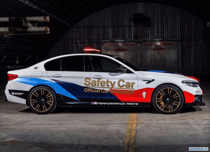 2018 BMW M5 MotoGP Safety Car - фотография 9 из 42