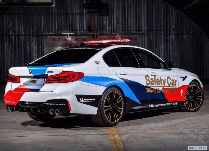 2018 BMW M5 MotoGP Safety Car - фотография 11 из 42