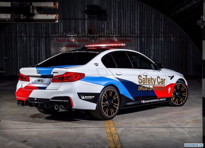 2018 BMW M5 MotoGP Safety Car - фотография 12 из 42