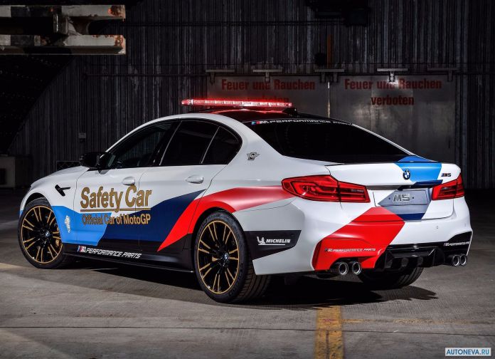 2018 BMW M5 MotoGP Safety Car - фотография 13 из 42