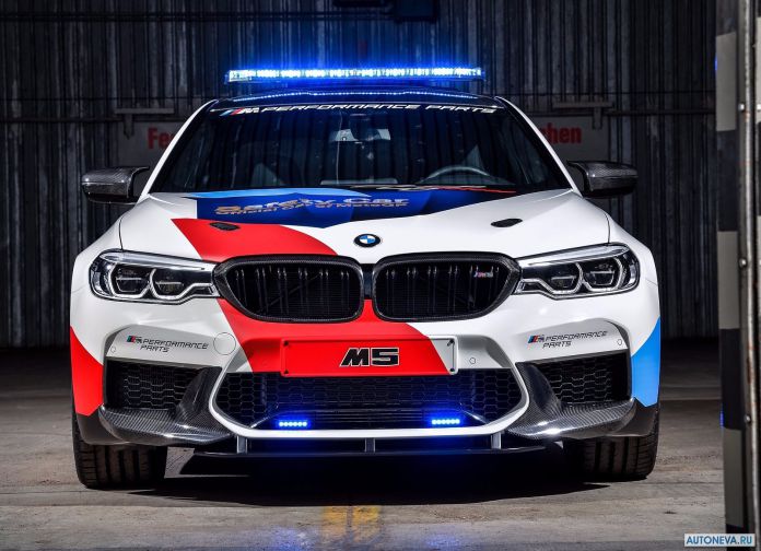 2018 BMW M5 MotoGP Safety Car - фотография 15 из 42