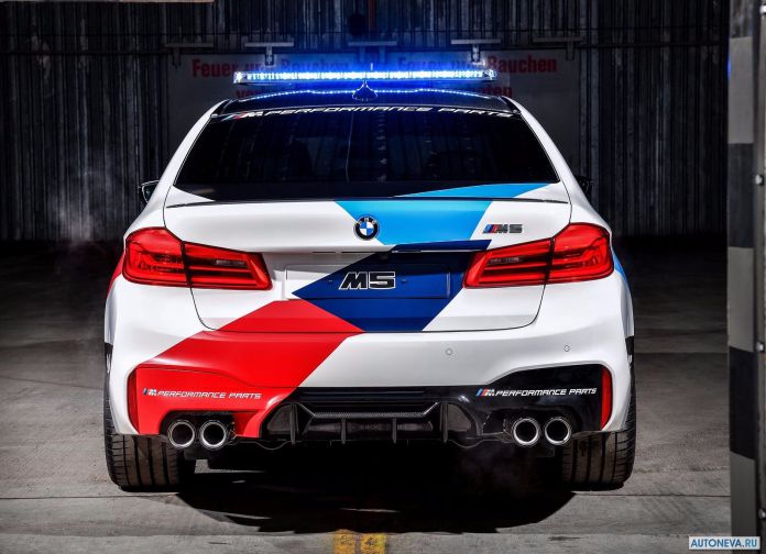 2018 BMW M5 MotoGP Safety Car - фотография 17 из 42