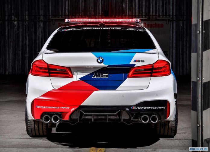 2018 BMW M5 MotoGP Safety Car - фотография 18 из 42