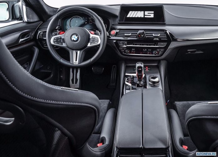 2018 BMW M5 MotoGP Safety Car - фотография 27 из 42 2018 BMW M5 MotoGP Safety Car - фотография 27 из 42