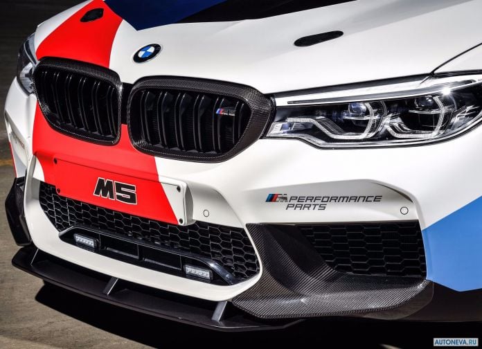 2018 BMW M5 MotoGP Safety Car - фотография 31 из 42