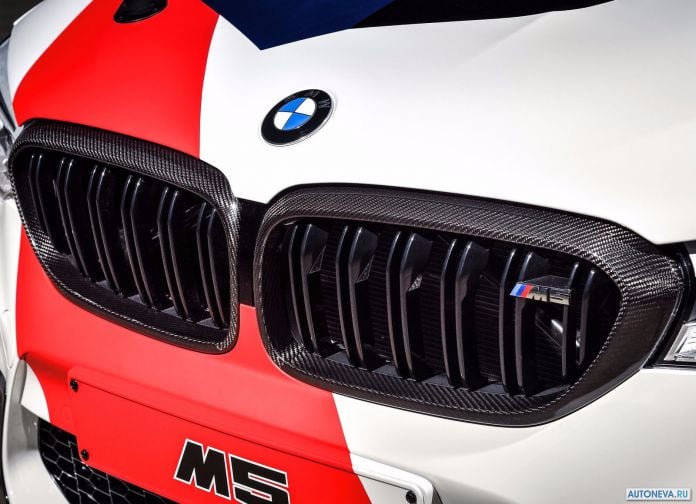 2018 BMW M5 MotoGP Safety Car - фотография 34 из 42