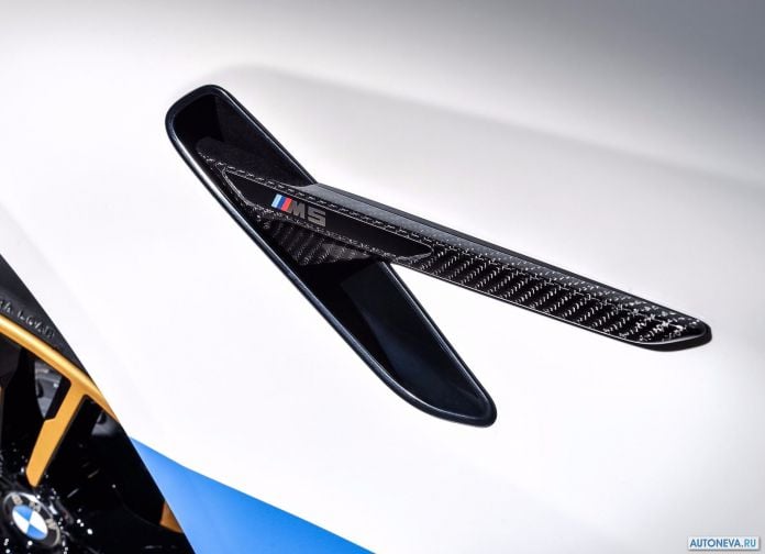 2018 BMW M5 MotoGP Safety Car - фотография 36 из 42